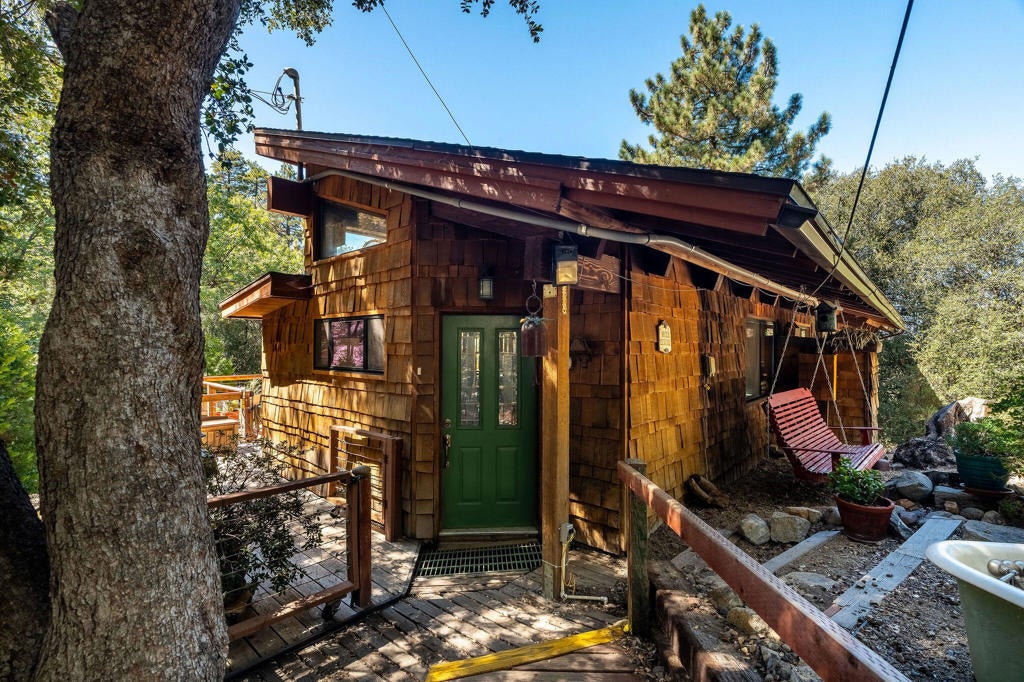 22901 Eagles Nest Drive