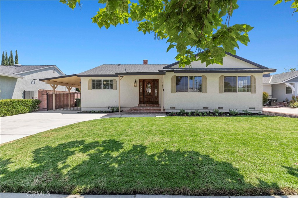 This beautifully remodeled residence is nestled on a tranquil, tree-lined street within the highly sought-after Tarzana neighborhood. It features a spacious open floor plan, comprising three bedrooms, a generously sized bonus room, and two and a half bathrooms. The property boasts a gated, extended concrete driveway that leads to a detached, oversized two-car garage and additional carport parking.
The kitchen has been tastefully updated with refinished cabinetry, new countertops, a stylish backsplash, and modern appliances. Throughout the home, you will find new laminate plank flooring, updated baseboards, new doors, fresh interior and exterior paint, and designer light fixtures. All three bathrooms have been meticulously remodeled with custom tile work, new vanities, countertops, and fixtures. This home offers an ideal layout for entertaining, including a large primary suite with a walk-in closet and a spacious bathroom. Priced to sell fast.