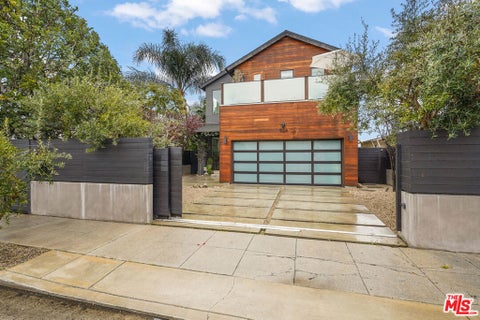 Photo of 924 Vernon Avenue, Venice, CA 90291 (MLS # 26859971)