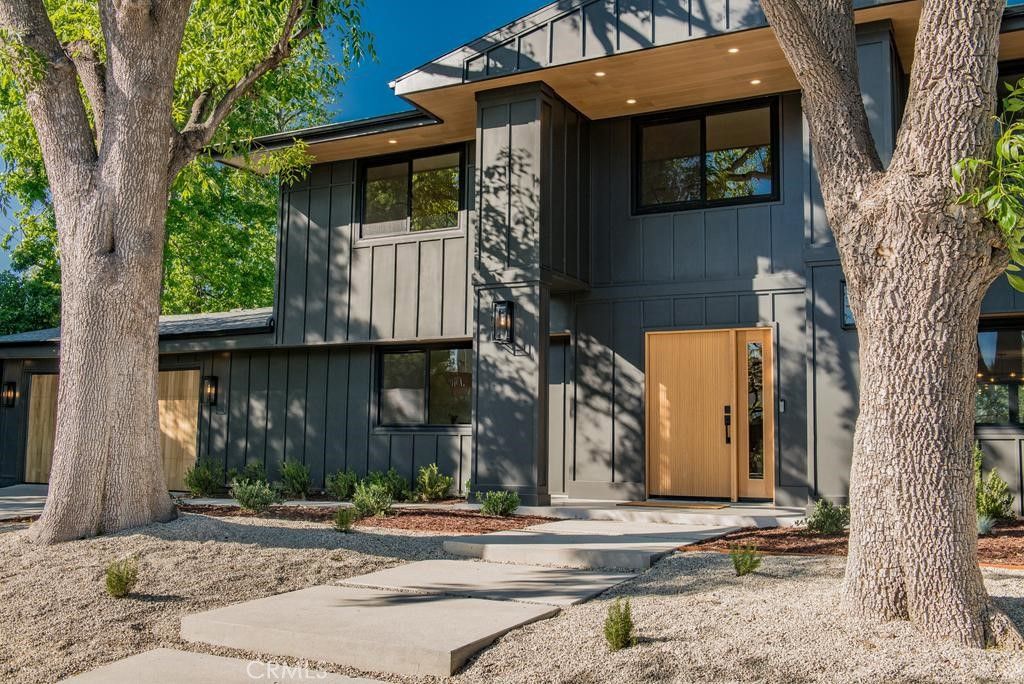 Photo of 24245 Hatteras St, Woodland Hills, CA 91367 (MLS # OC26078411)