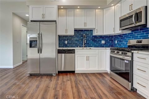 Photo of 17095 Kingsbury Street, Granada Hills, CA 91344 (MLS # SR26074719)