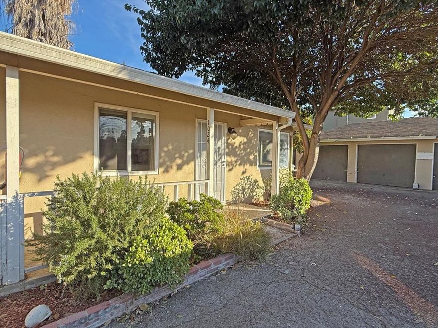 SEE WALK-THROUGH VIDEO LINK. * Beautifully Remodeled Unit in Triplex Near The Alameda! * 1 Bed, 1 Bath, 576s.f., 1 Car Detached Garage with Additional Parking in Front and Rear with Front Porch * Open Floorplan, Light and Bright with Recessed Lighting, Waterproof LVP Flooring, and Dual Pane Windows * Updated Kitchen with Quartz Slab Countertop, Marble Tiled Backsplash, White Cabinetry with Soft Close Features, Gas Range, and Eat-in Kitchen Area! * Nice Size Bedroom Connects with Bathroom; Guests Can Also Use Bathroom from Laundry Area * Bathroom has a New Vanity and Shower over Tub * Garbage, Refrigerator, Washer/Dryer All Included * Pets Considered Case-by-Case. Garage Storage is Additional $150/mo.