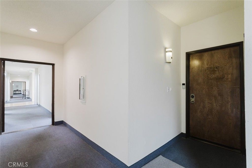 Photo of 1305 N Columbus Avenue #204, Glendale, CA 91202 (MLS # GD26085803)