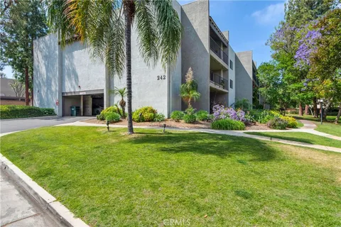 242 E Fern Ave, Redlands, CA 92373 - MLS#: IG25258822