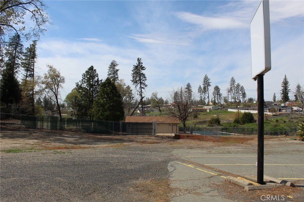 6047 Clark