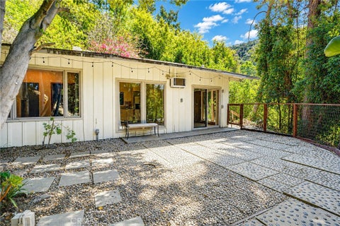 Photo of 9837 Easton DR, Beverly Hills, CA 90210 (MLS # TR26154448)