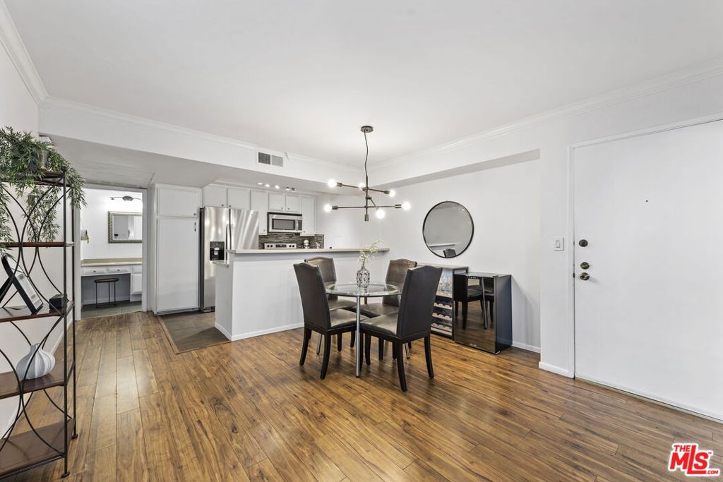 750 N Kings Road 118