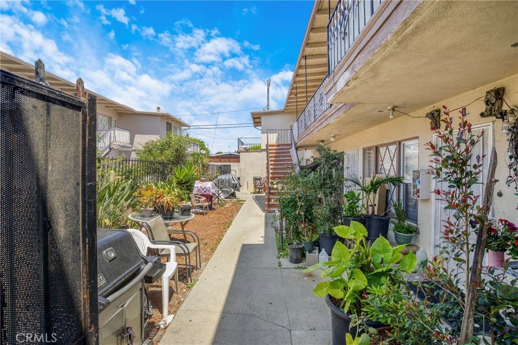 1625 Lomita