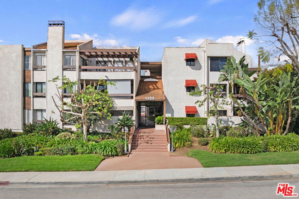 Photo of 1325 Valley View Road #304, Glendale, CA 91202 (MLS # 26659033)