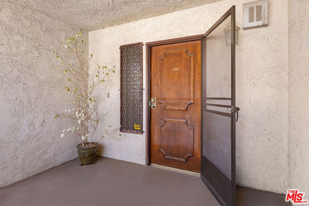 Photo of 1325 Valley View Road #304, Glendale, CA 91202 (MLS # 26659033)
