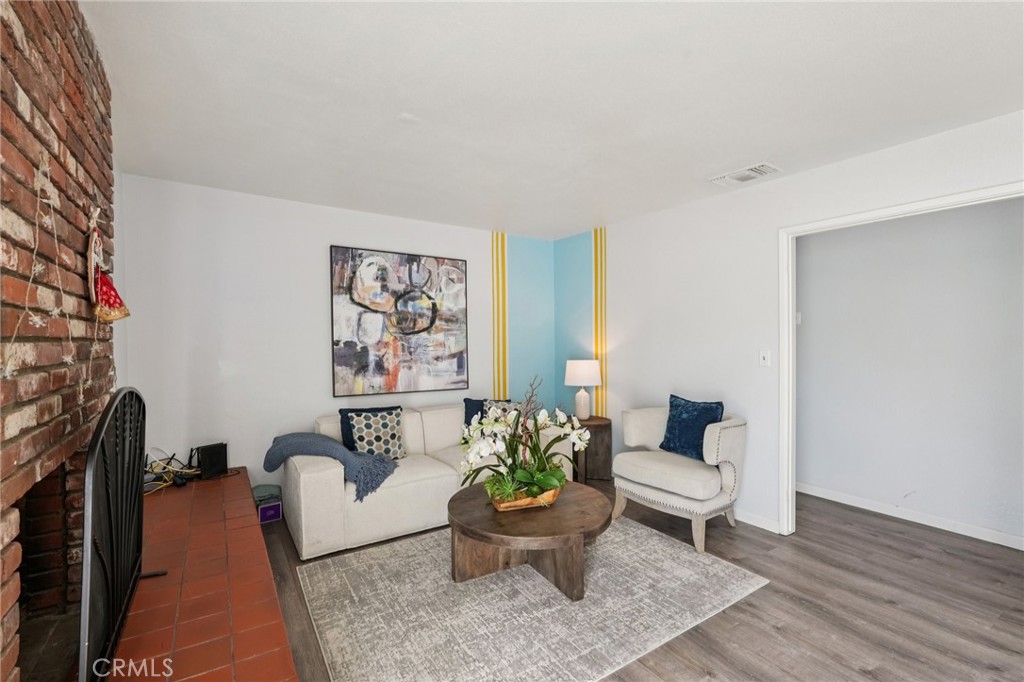 975 Brookside Avenue