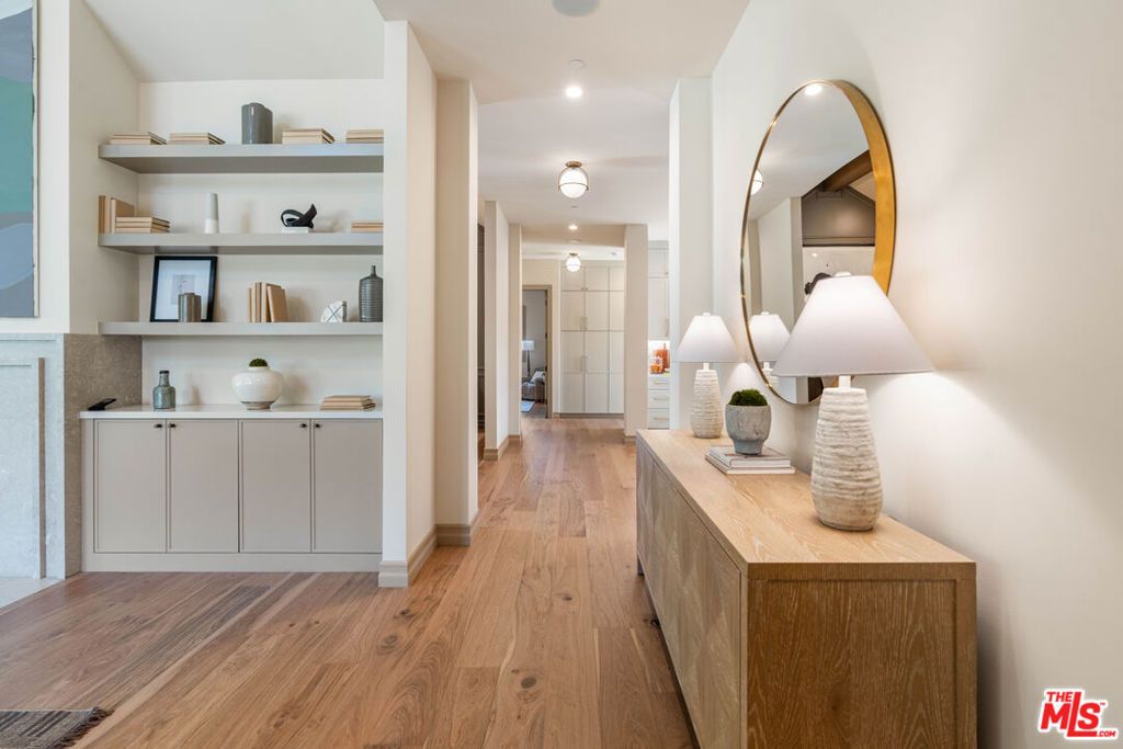 Photo of 4912 Beeman Avenue, Valley Village, CA 91607 (MLS # 26654775)