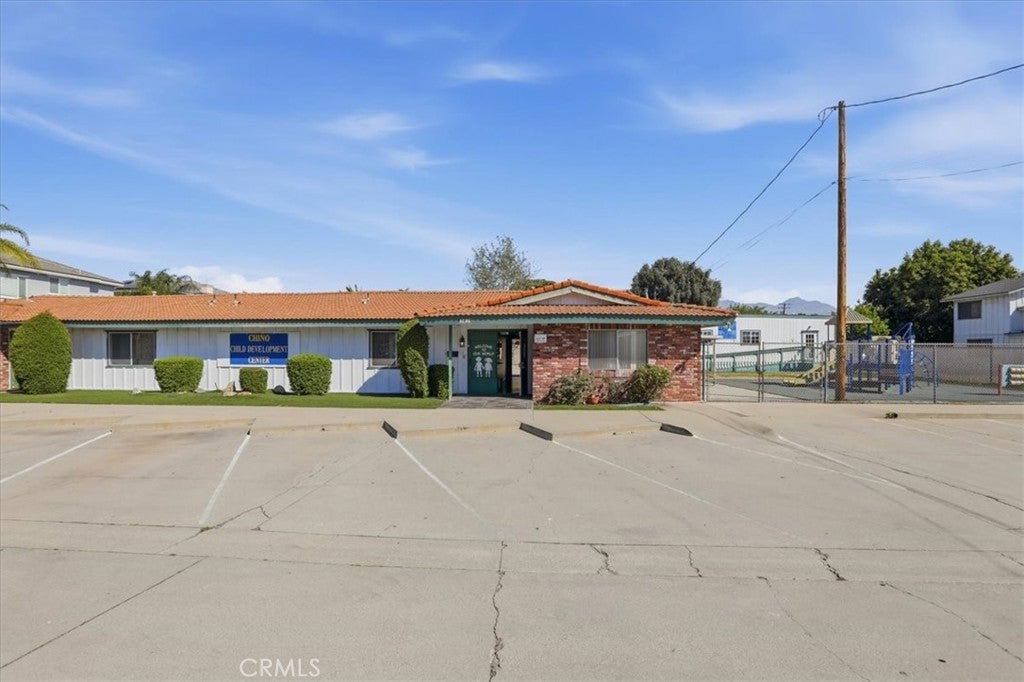 4266 Walnut