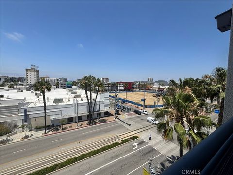 Photo of 300 E 4th Street #422, Long Beach, CA 90802 (MLS # RS25145029) Photo of 300 E 4th Street #422, Long Beach, CA 90802 (MLS # RS25145029)