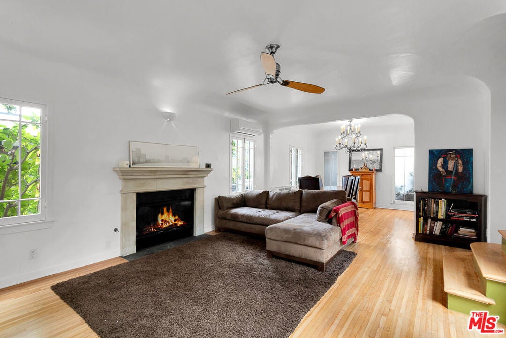 7911 1/2 Norton Avenue