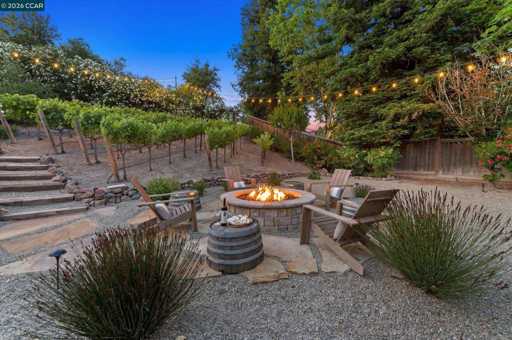 10 Elizabeth Ln