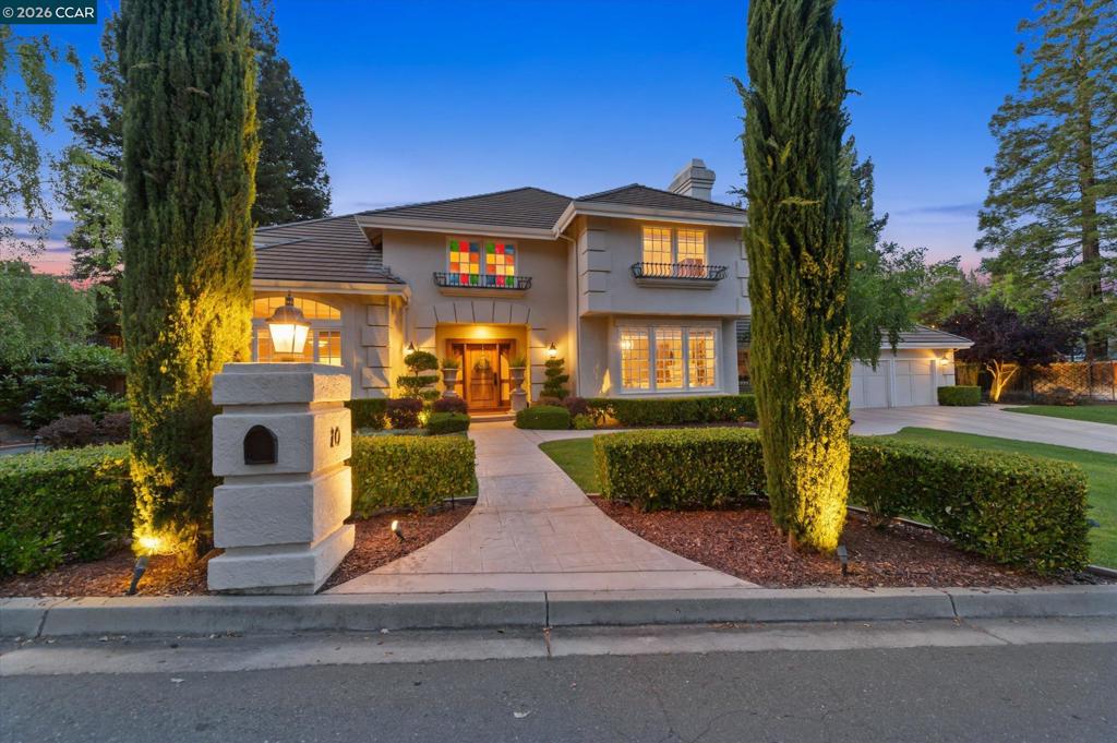 10 Elizabeth Ln
