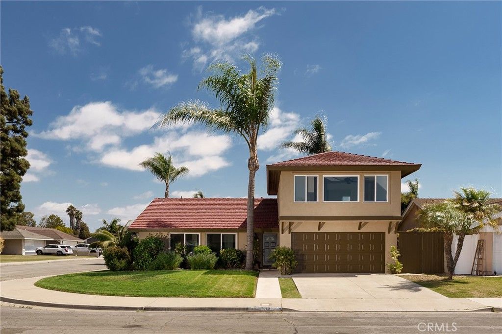 Photo of 17042 Twain Lane Ln, Huntington Beach, CA 92649 (MLS # OC25219325)