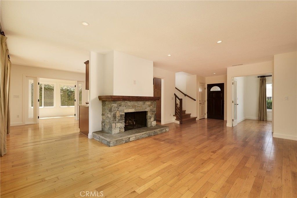 Photo of 17042 Twain Lane Ln, Huntington Beach, CA 92649 (MLS # OC25219325)
