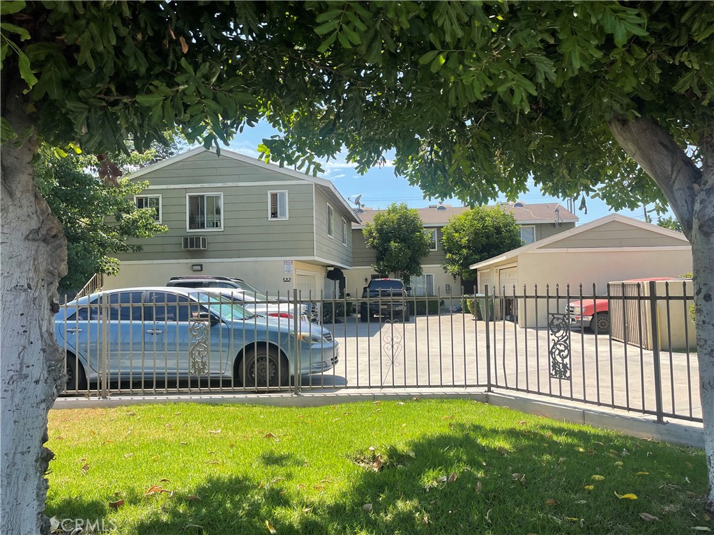 Fantastic Two-Story Apartment in a Prime location of Whittier! Welcome to your new home! 2 bedrooms, 2 bathrooms, and 2 car garage. Features upgraded kitchen with newer cabinets and quartz countertops, updated flooring, custom window blinds, newly painted and modern light fixtures. Utilities. Tenants to pay for gas and electricity. Landlord pays for water, trash and gardening. Conveniently located near the Quad Shopping Center, schools, parks and public transportation. This charming apartment will not last long, do not miss this opportunity! Call today to schedule a Viewing!