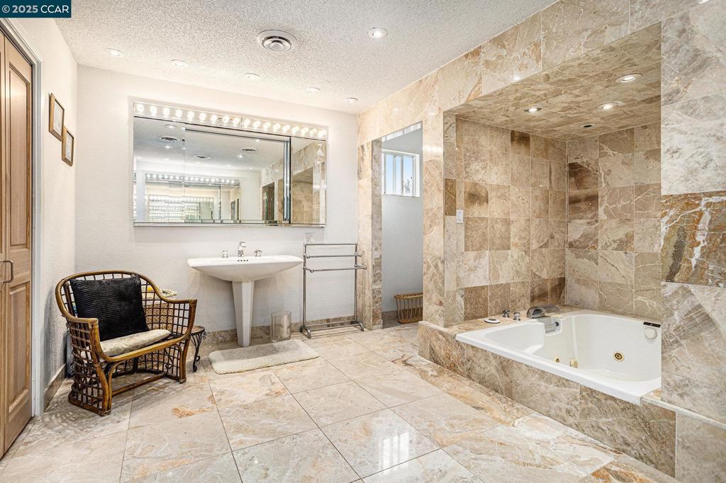 SKYLINE HILLS - Residential