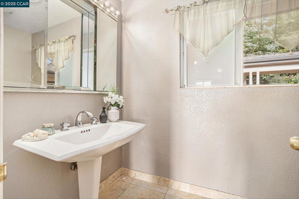 SKYLINE HILLS - Residential