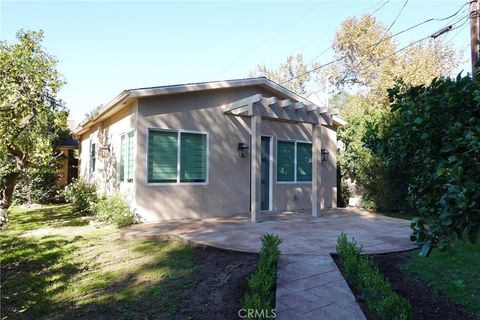 Photo of 1727 Hiawatha Drive #A, Glendale, CA 91208 (MLS # GD25249690) Photo of 1727 Hiawatha Drive #A, Glendale, CA 91208 (MLS # GD25249690)
