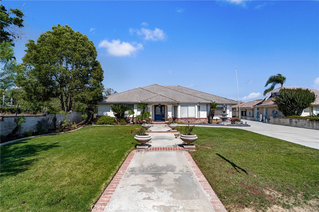 1701 S Elderberry