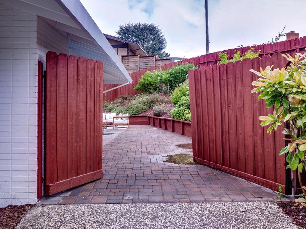 15 Bay View Drive