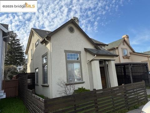 991 Village Cir Oakland CA 94607