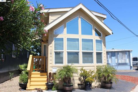 Photo of 621 E Lockeford Street St, Lodi, CA 95240 (MLS # 41134317)