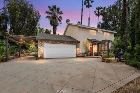 Photo of 18846 Vicci Street, Canyon Country, CA 91351 (MLS # SR26098858)