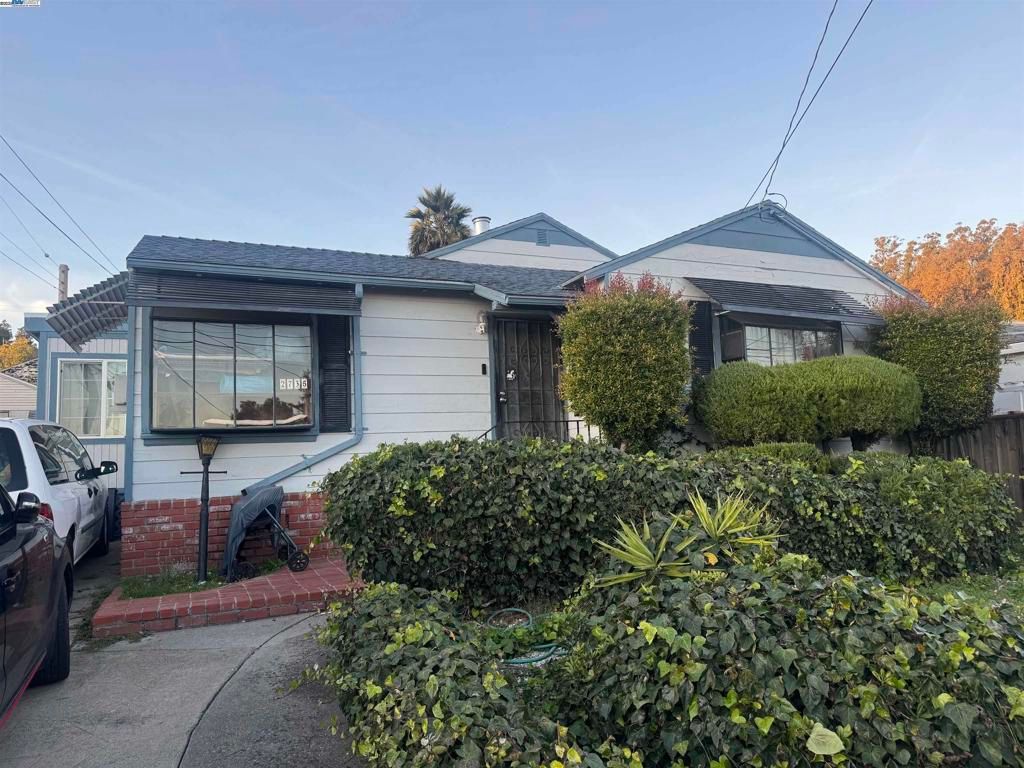 Photo of 2735 Truman Ave Ave, Oakland, CA 94605 (MLS # 41118167)