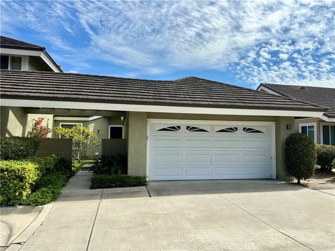 Photo of 24 Northgrove, Irvine, CA 92604 (MLS # OC26099813)