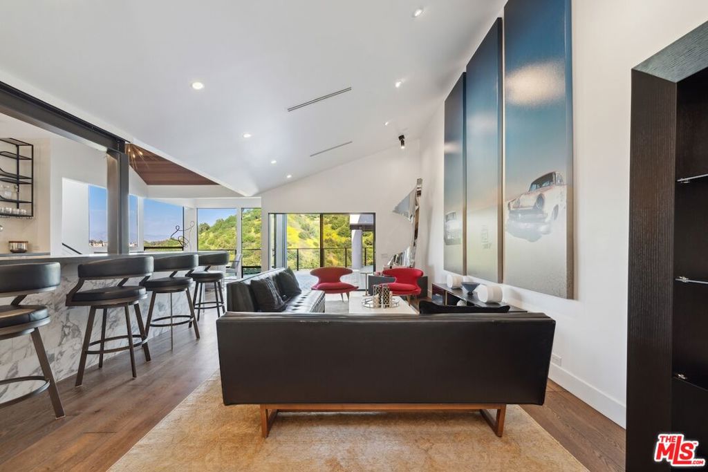 3372 Longridge Terrace