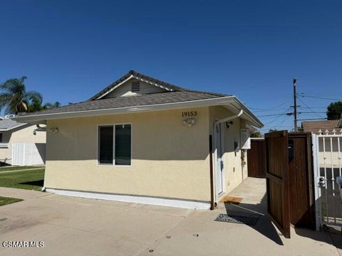 Photo of 19153 Sylvan Street, Tarzana, CA 91335 (MLS # 226004373)