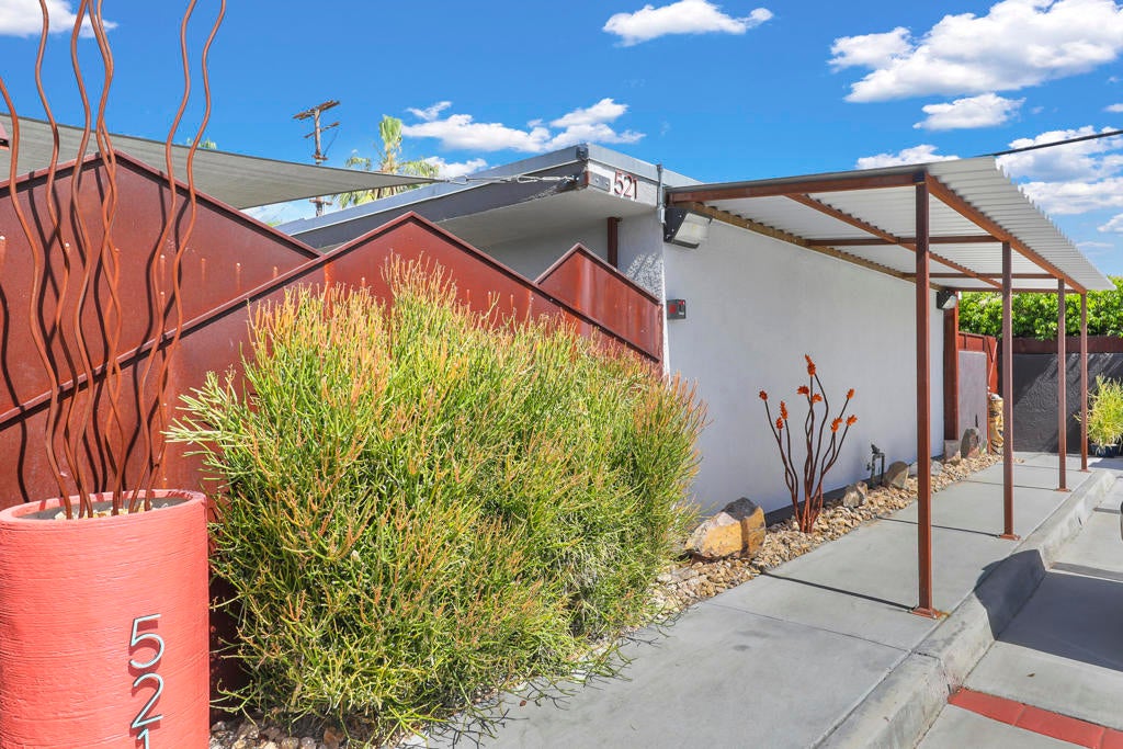 521 Desert Way