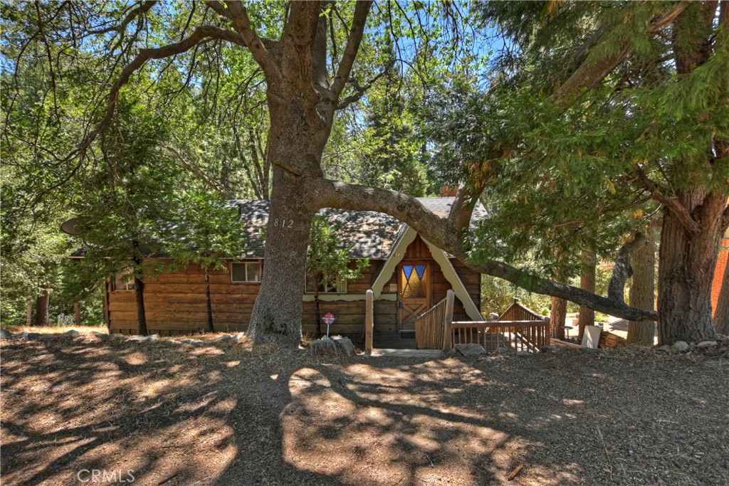 **Charming Fixer-Upper Opportunity! **
Welcome to this spacious 4-bedroom, 2-bathroom home boasting 1,440 SQFT of living space nestled on a generous lot of 6,325 SQFT. Built in 1963, this property offers a wonderful blend of character and potential, making it an ideal investment for those looking to renovate and add their personal touch. With its charming features, this home is teeming with possibilities just waiting for the right investor to unlock its full potential. The ample room sizes provide plenty of space for entertaining, while the large yard offers opportunities for outdoor enhancements.
Don’t miss out on this chance to transform this diamond in the rough into a stunning masterpiece!
Contact us today to schedule a viewing and explore the potential of this property!