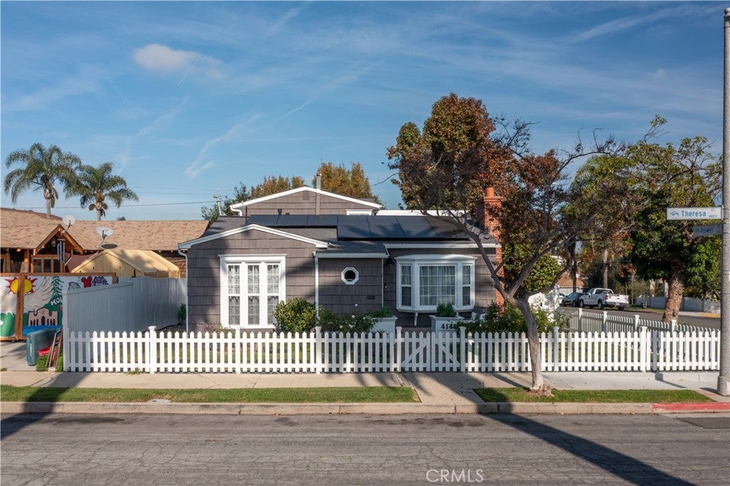 4141 E Theresa Street