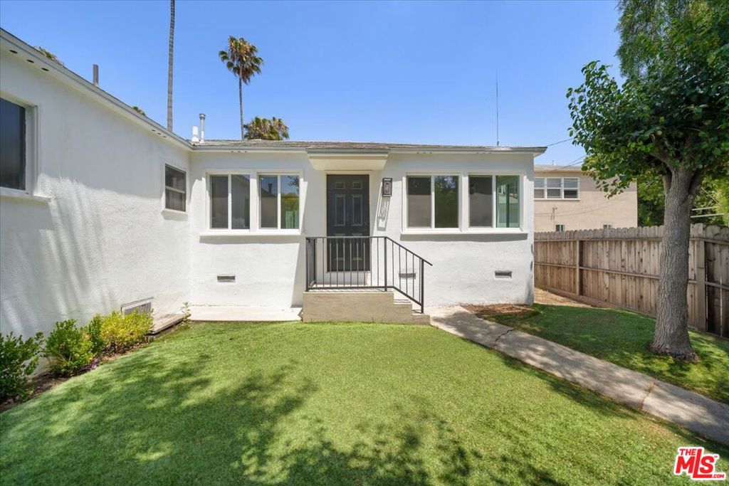An exceptional leasing opportunity is available in the desirable coastal community of Marina del Rey. This meticulously remodeled one-bedroom, one-bathroom apartment offers a sophisticated and contemporary living experience, ideally suited for discerning individuals with an appreciation for both comfort and convenience. The residence boasts a selection of modern amenities, including an in-unit combination washer and dryer for optimal efficiency, as well as a provided stove, refrigerator and dishwasher. Residents will further appreciate the inclusion of a private front and back yard, great for relaxation or entertaining. A designated parking space is also included. The property's prime location provides convenient access to the area's most prominent attractions. Venice Beach and Abbot Kinney Boulevard are within close proximity, offering a diverse array of shopping, dining, and entertainment options. The area is well-known for its restaurants and vibrant atmosphere.