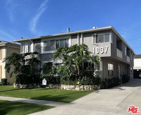 Photo of 1037 S Holt Avenue, Los Angeles, CA 90035 (MLS # 26669051)