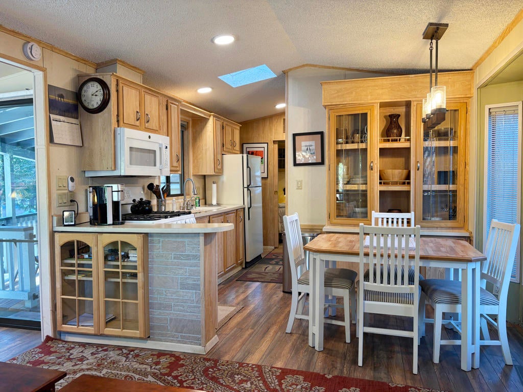 25955 California 243 1