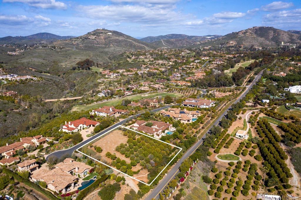 6241 Strada Fragante