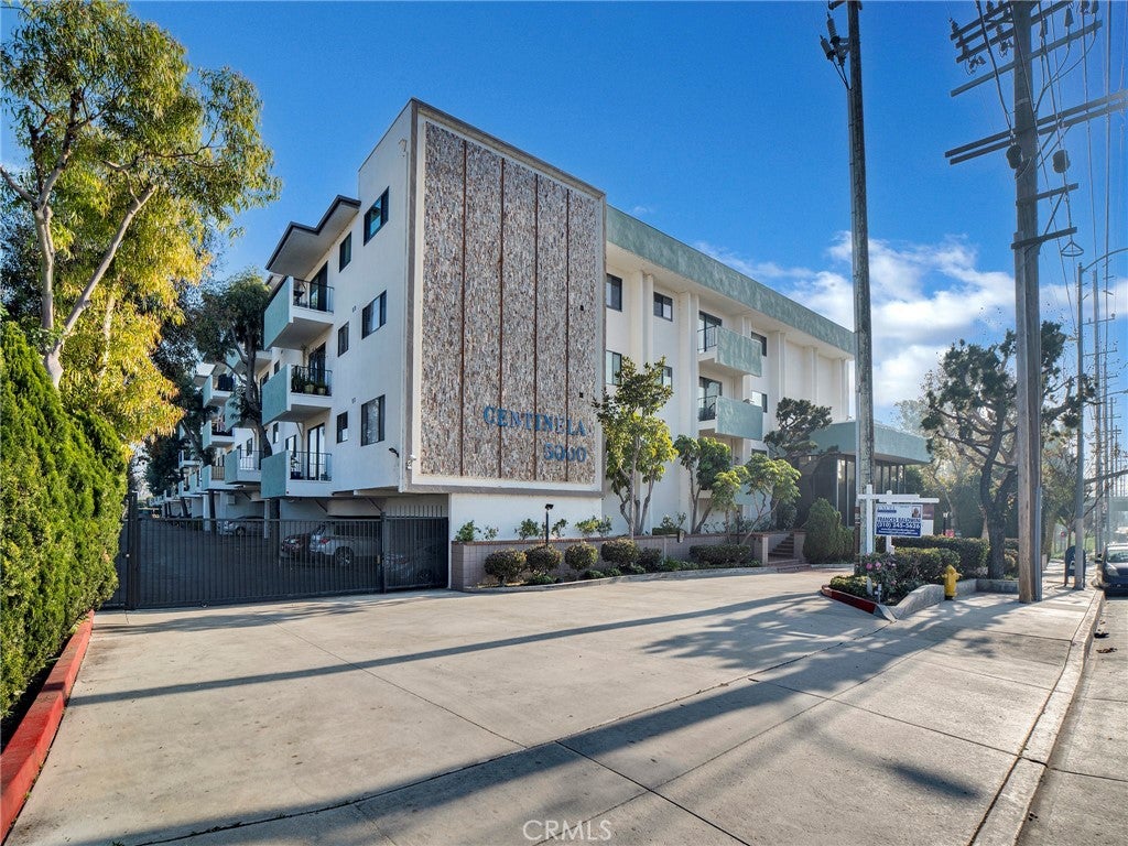 5000 S Centinela Ave
