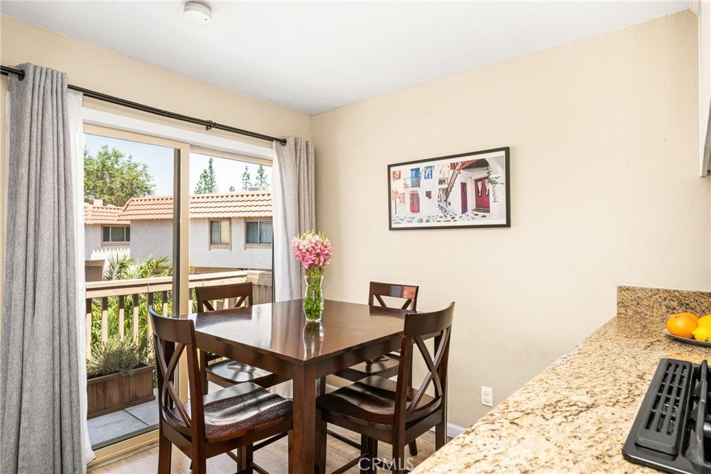 listing image 130720303911144745370