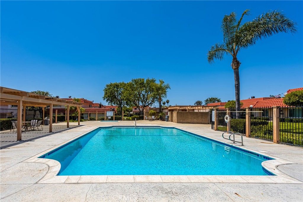 listing image 130726009107096105477