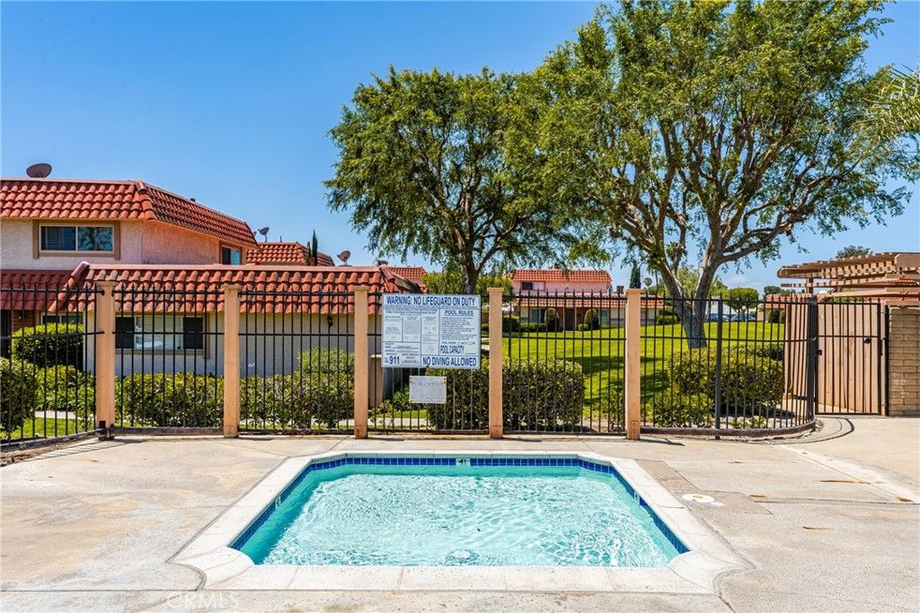 listing image 130721394869356803824