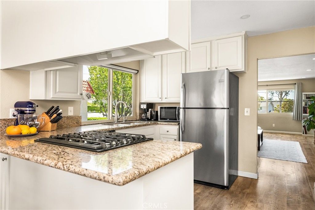 listing image 130728546193721839945