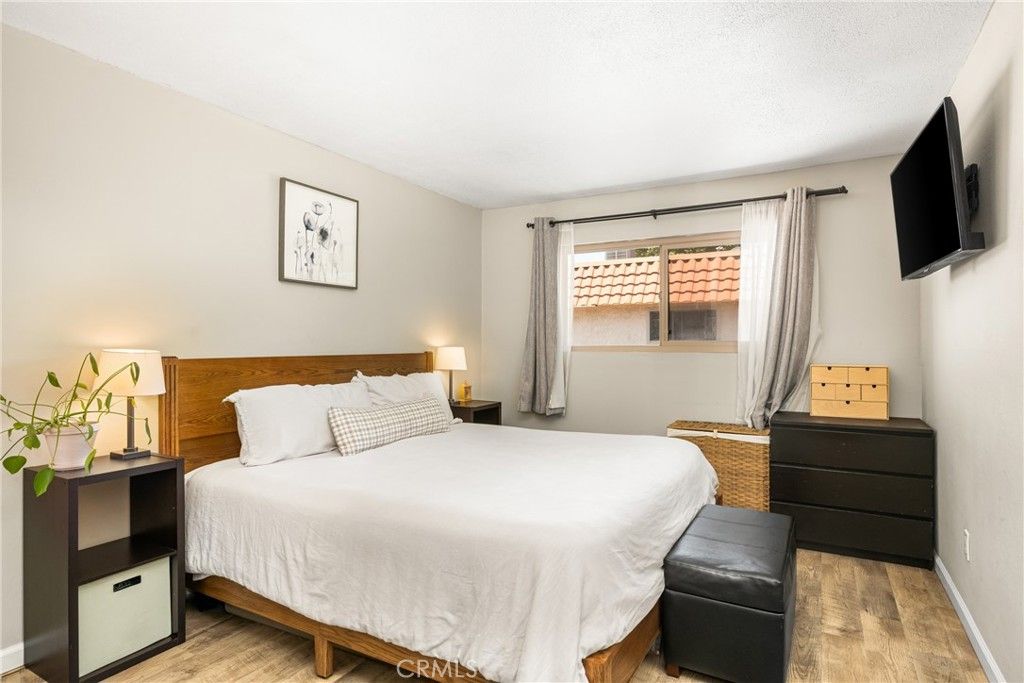 listing image 130720290079263023103