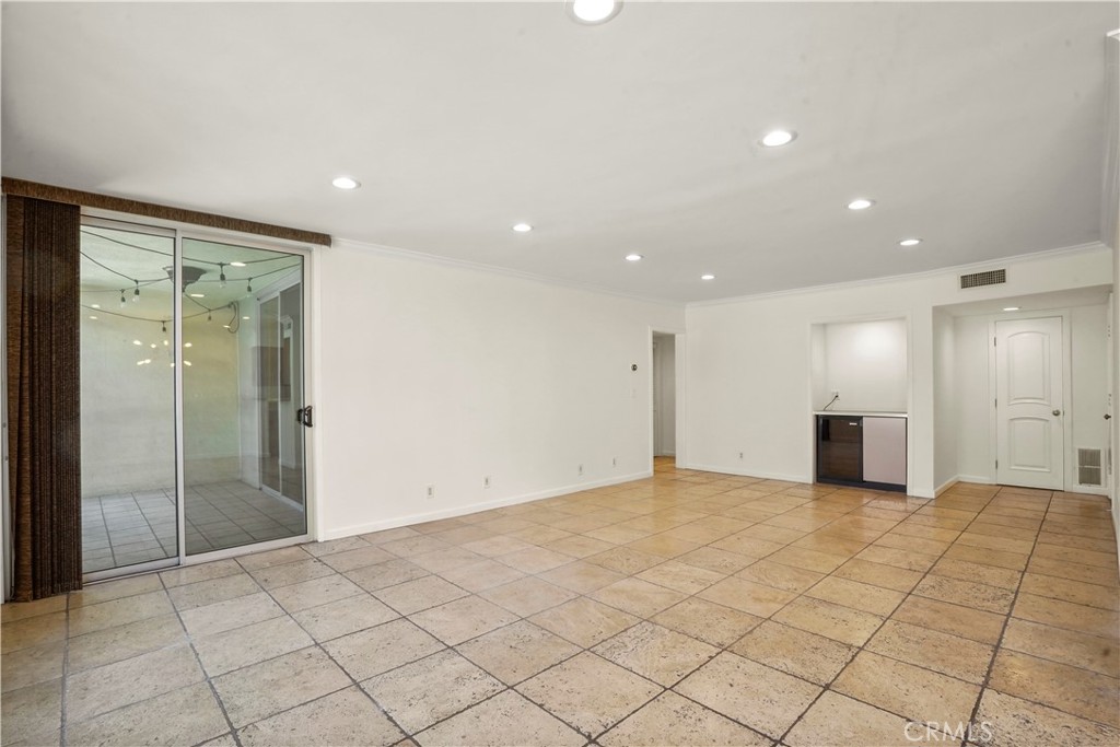 Properties 4 11970 Montana Avenue 102